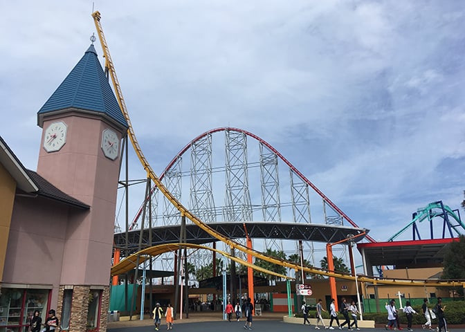 Steel Dragon 2000 - Japão - no parque de diversão Nagashima Spa Land na Prefeitura de Mie do Japão.