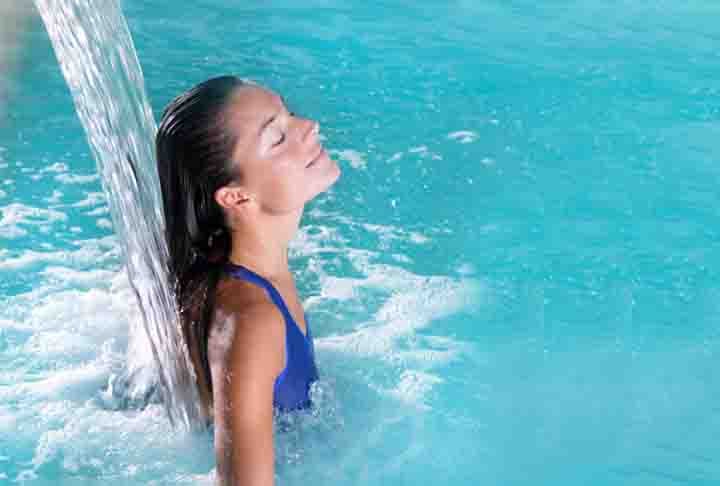 Thermas de São Pedro - São Pedro do Sul - RS - Tem piscinas termais ao ar livre, rodeadas por um ambiente natural.  O parque tem a  maior piscina de ondas do estado de São Paulo com mais de mil metros quadrados de área construída e milhões de litros de água , além de grutas e cascatas. 
