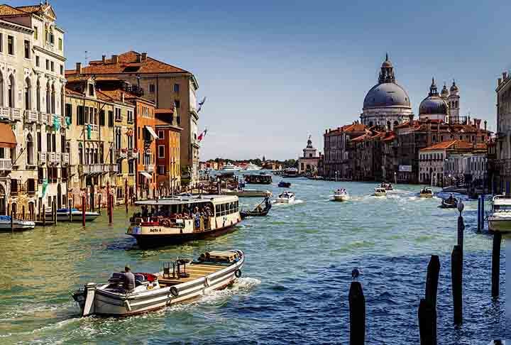 Veneza e Cia: Cidades com  belos canais para passeios de barco - Imagem de Neil Morrell por Pixabay