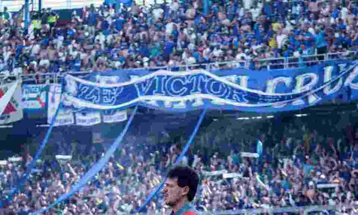 O técnico Fernando Diniz precisa se atualizar para fazer o time celeste render tudo que pode nos jogos -  (crédito: Gustavo Aleixo/Cruzeiro)