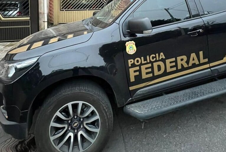 Elas foram soltas após investigação da Polícia Federal comprovar um esquema criminoso no Aeroporto de Guarulhos. Em julho, quatro meses após a libertação de Jeanne e Katyna na Alemanha, a PF prendeu 16 integrantes da quadrilha.