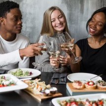 Aperitivos:  Gastronomia com tempero de amizade e diversão - freepik