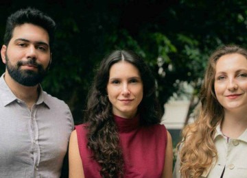 Henrique Padrão, Maria Esther Delgado e Nina Van Riet, fundadores do Espaço Abra -  (crédito: Danilo Teles/Divulgação)