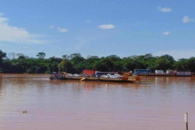 Atualmente, travessia do Rio São Francisco é feita por meio de balsas -  (crédito: Luiz Ribeiro/EM/D.A.Press)