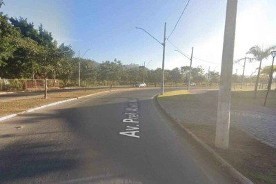 O corpo foi encontrado em loteamento na Avenida Prefeito Alberto Moura na manhã de domingo (24/11) -  (crédito: Reprodução/Google Maps)