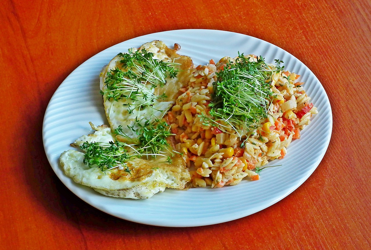 Ele também pode acompanhar um delicioso risoto ou fazer parte da mistura com o arroz refogado. O Risoto de Agrião deve ser servido logo após o final do cozimento para que o arroz não resseque.