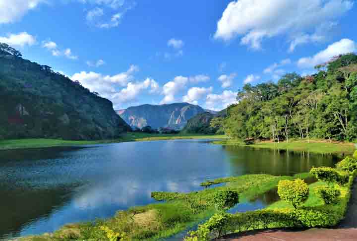 O Parque Nacional Amboró (Área Natural de Gestão Integrada) é uma área protegida na Bolívia. Ela é uma das reservas do mundo com maior biodiversidade e está localizada no centro do país, a oeste do departamento de Santa Cruz . 