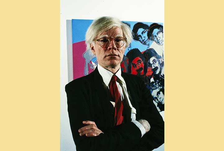 Warhol fotografou e pintou grandes personalidades mundiais e cunhou algumas frases que ficaram famosas. Entre elas, uma que soa profética: “No futuro, todos terão seus 15 minutos de fama”. 
