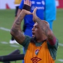 Felipe Melo fazendo gesto de 'roubo' durante Fluminense x Grêmio -  (crédito: Foto: Reprodução / SporTV)
