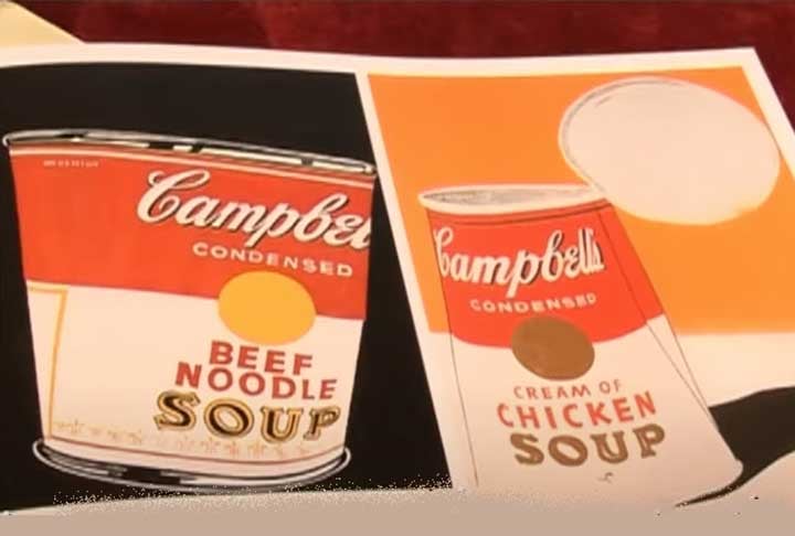 Em 1962, o artista expôs em uma galeria de Los Angeles uma parede com 32 pinturas de latas de sopa Campbell, uma para cada sabor do produto. 
