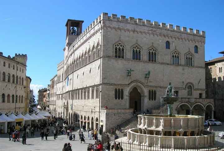 UNIVERSIDADE DE PERUGIA (Perugia, Itália) – 1308 - Centro importante de estudos durante o Renascimento. É respeitada principalmente por suas contribuições nas áreas de Direito e Medicina.