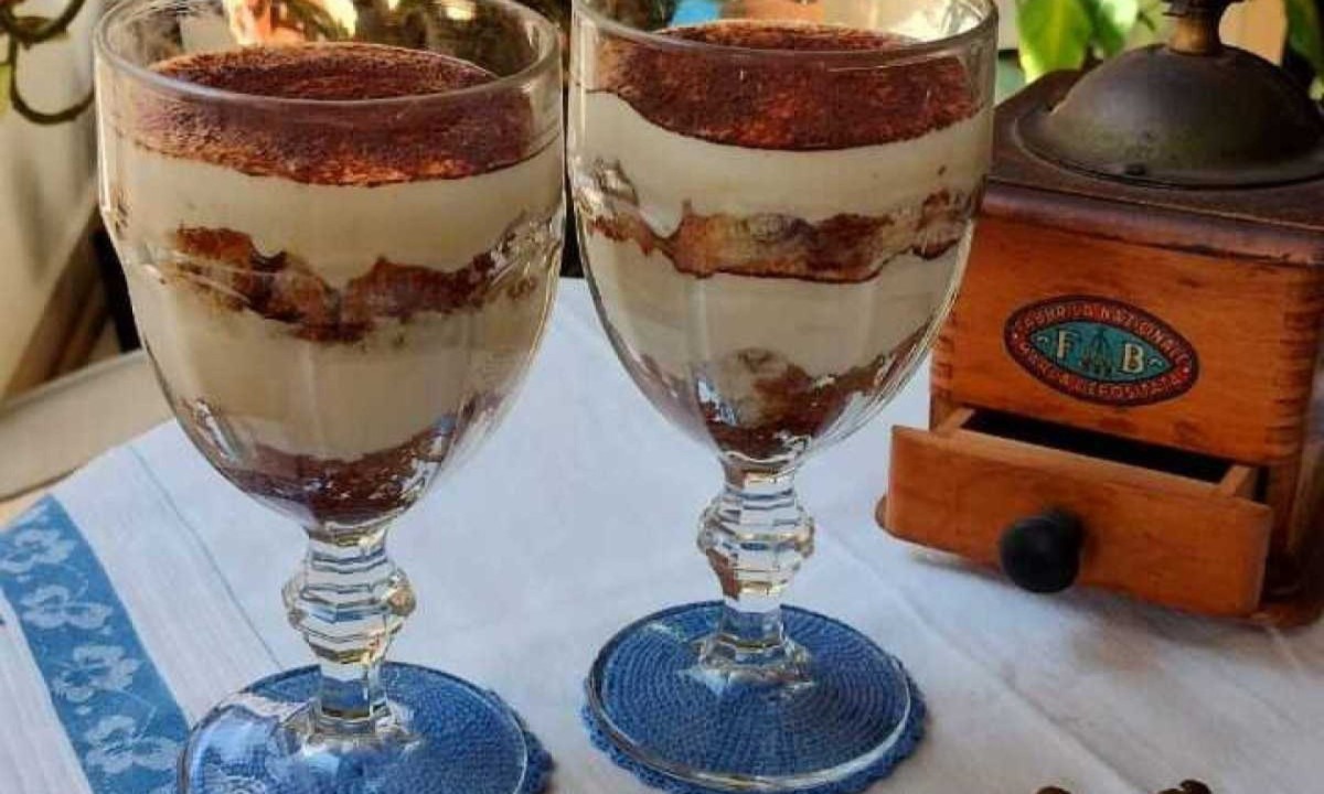 O Tiramisu de café (pão-de-ló banhado com café espresso, mousse de mascarpone caseiro ao rum e cacau em pó) é um dos atrativos da loja Aromi Di Toscana -  (crédito: Aromi Di Toscana/Divulgação)