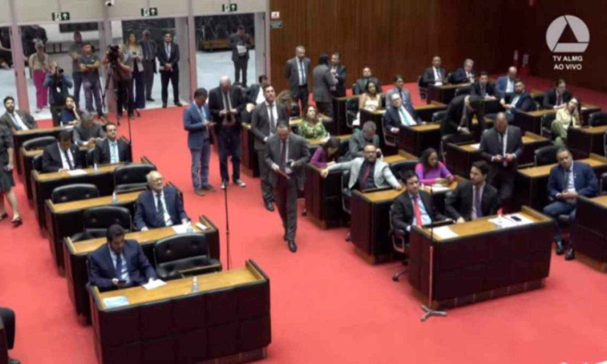 Base de Zema driblou obstrução e aprovou reajuste em primeiro turno
 -  (crédito: TV ALMG/REPRODUÇÃO)