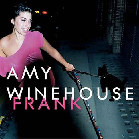 Aos 20 anos, ela gravou e lançou o seu primeiro álbum, ‘Frank’, em 2003. Algumas canções citavam seus problemas familiares, como 