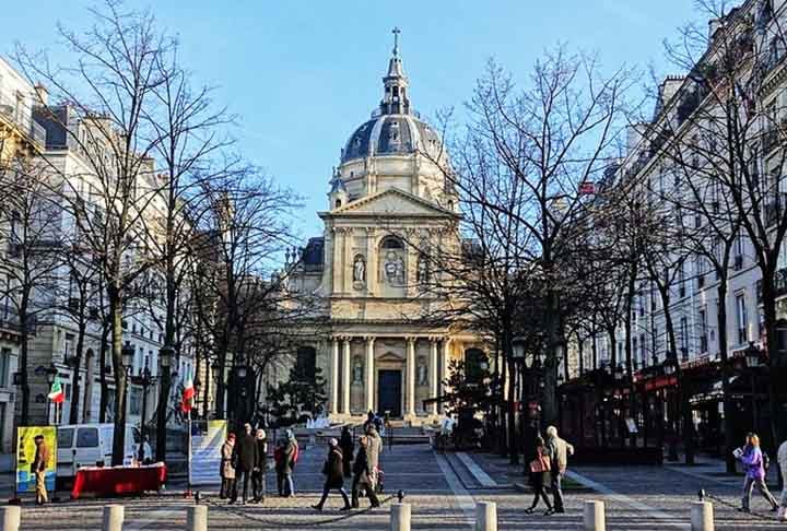 UNIVERSIDADE DE PARIS (SORBONNE) (Paris, França) – 1150 - Centro de aprendizado medieval, é famosa por sua Faculdade de Teologia. A 