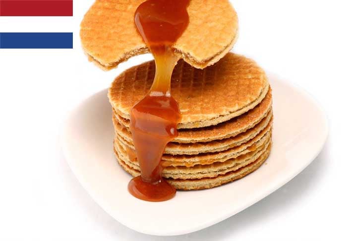 4º) Stroopwafel (Holanda): Biscoito doce tradicional holandês feito de duas camadas finas de massa de waffle prensadas com um recheio de caramelo (stroop) no meio. É popularmente consumido com café ou chá.