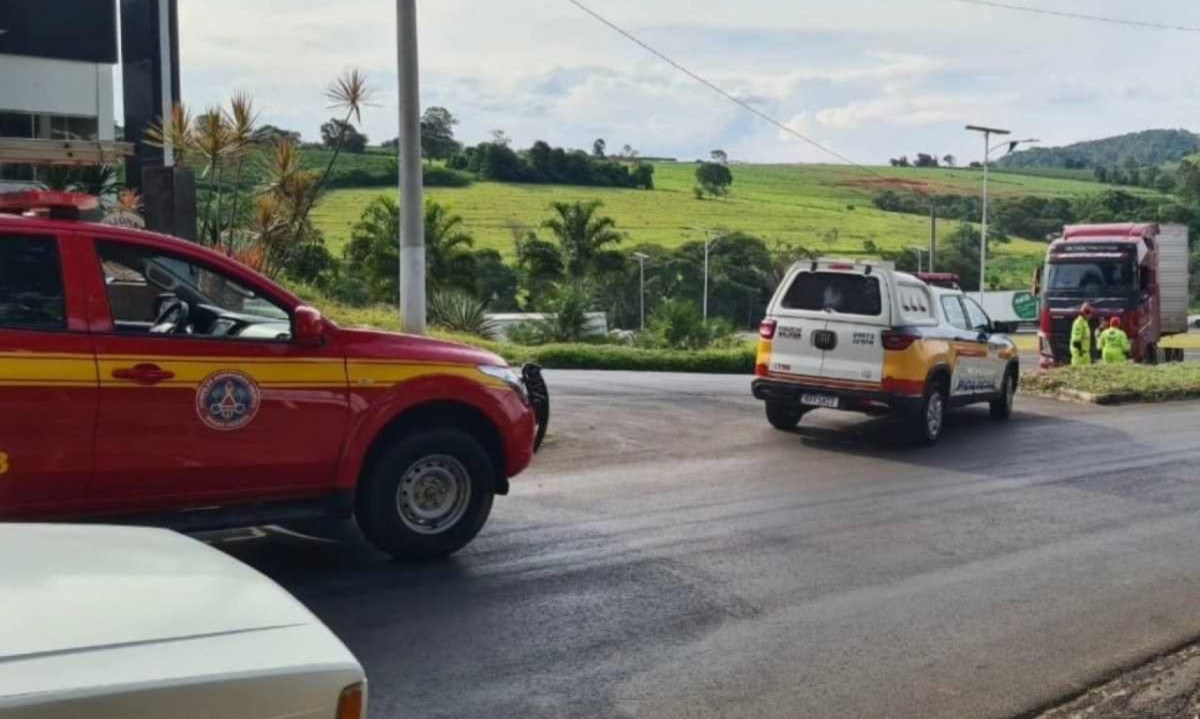 Corpo de Bombeiros e Polícia Militar atenderam à ocorrência -  (crédito: CBMMG)