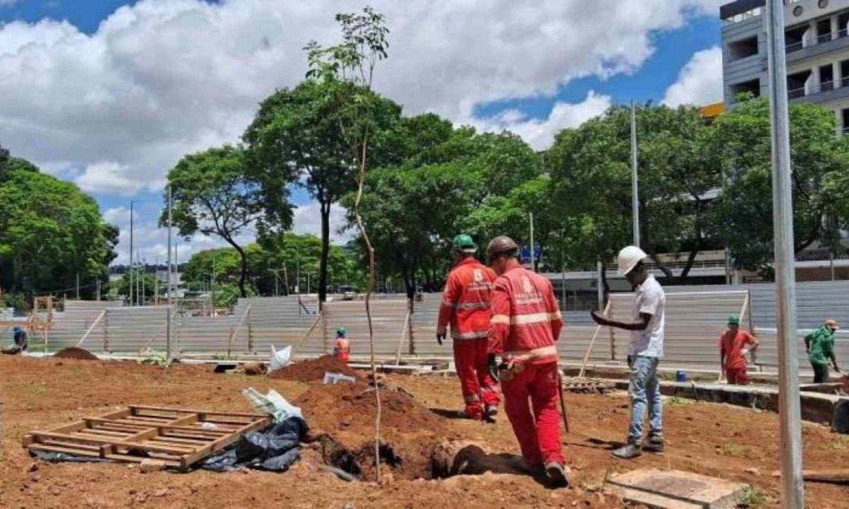 Projeto de paisagismo da Praça Rio Branco prevê 15 novas árvores no local -  (crédito: Divulgação/PBH)