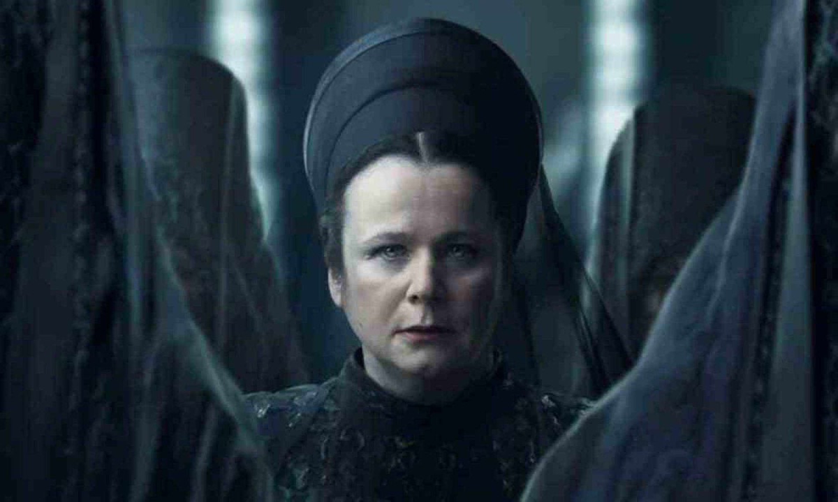 A série da Max acompanha os esquemas das conselheiras por trás do Império. Emily Watson faz papel de Valya -  (crédito: Max/Divulgação)