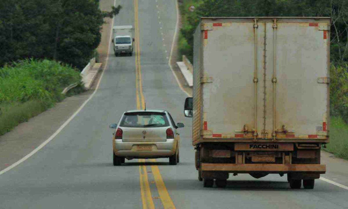 Manobras proibidas perdem para as indevidas como causa de desastres nas rodovias de MG -  (crédito: Marcos Michelin/EM/D.A Press -17/1/13)