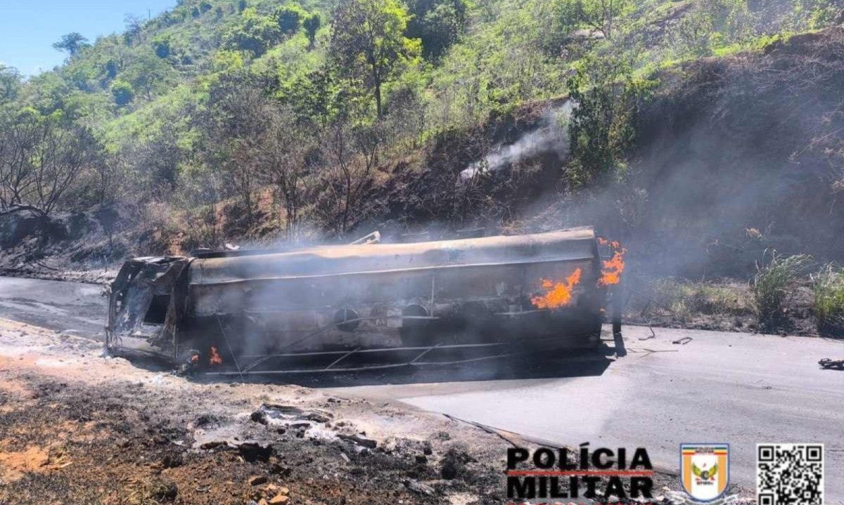 Acidente aconteceu na rodovia estadual LMG-744, em Virgolândia, cidade do Vale do Rio Doce -  (crédito: PMRv/Divulgação)