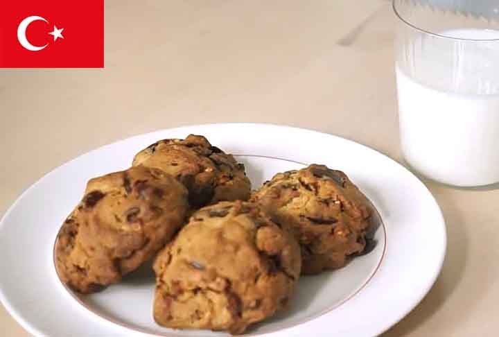 14º) Praline stuffed cookies (Turquia): Esses biscoitos são crocantes por fora e recheados com praliné, uma massa crocante e caramelizada feita com nozes e caramelo.