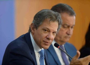 Lula e Haddad: pacote é recebido com desconfiança pelo mercado -  (crédito: Ed Alves/CB/D.A Press)