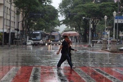 Todas as regionais de Belo Horizonte já ultrapassaram a média de chuva esperada -  (crédito: Tulio Santos/EM/D.A.Press)