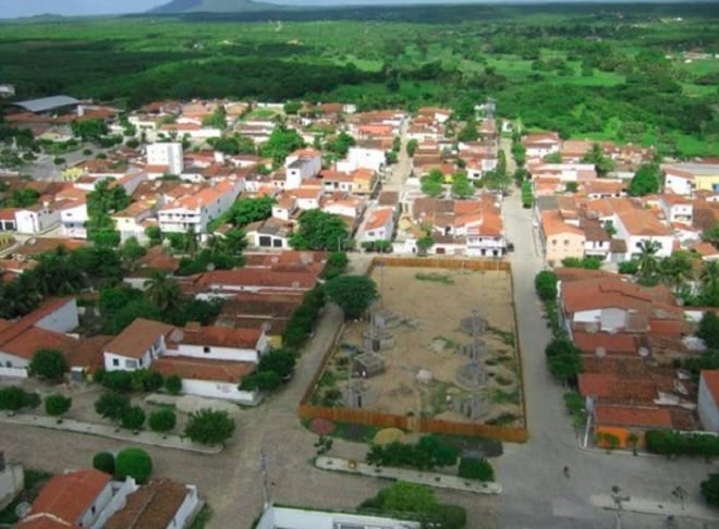 A cidade tem pouco mais de 14 mil habitantes e localizada na microrregião do Médio Curu, no Norte Cearense.