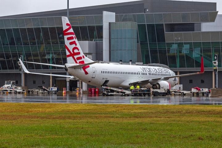 O CEO do Aeroporto de Broome, Craig Shaw, elogiou a resposta rápida ao incidente e afirmou que a origem da cobra permanece desconhecida.