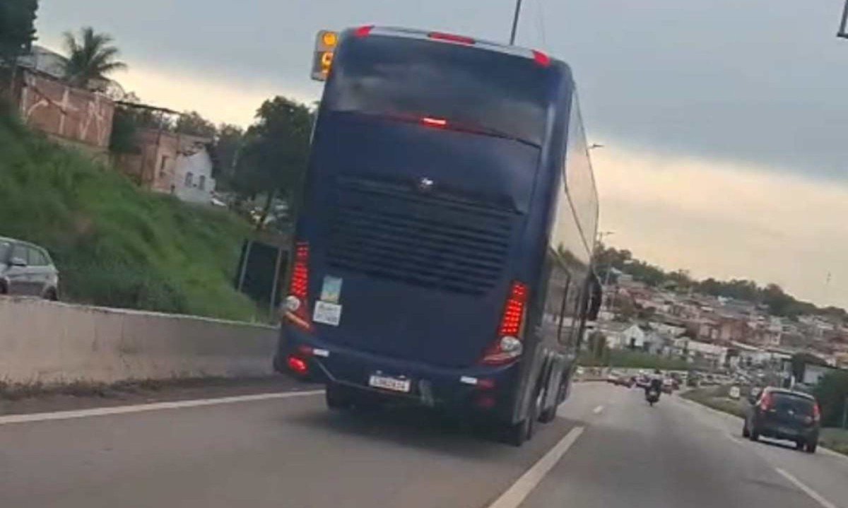 Acidente aconteceu na altura do Bairro Betânia na tarde desta sexta-feira -  (crédito: Reprodução/redes sociais)