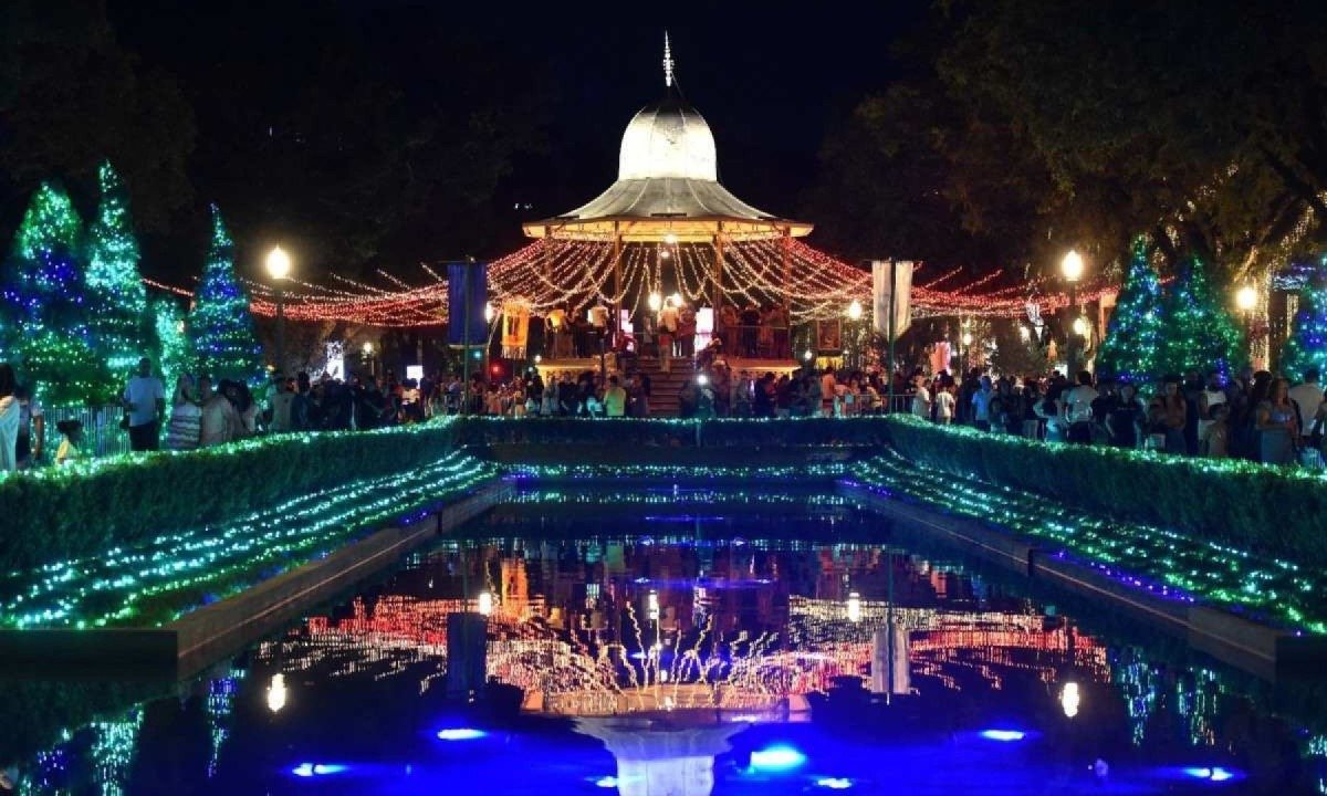 Inaugura&ccedil;&atilde;o da ilumina&ccedil;&atilde;o do Circuito Liberdade, iniciativa que integra o Natal da Mineiridade

 -  (crédito: Ramon Lisboa/EM/D.A Press)
