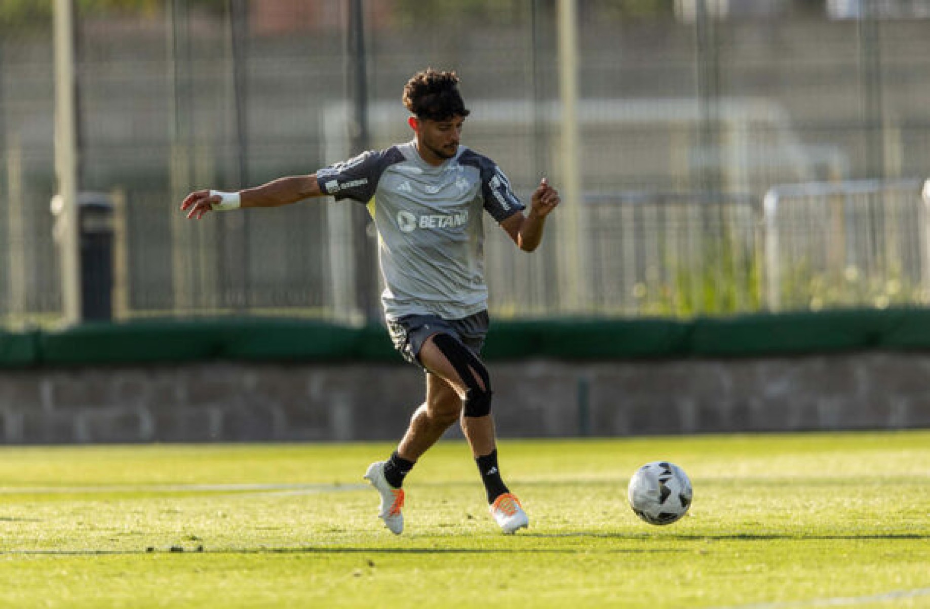 Com dois reforços, Atlético finaliza preparação para a final da Libertadores