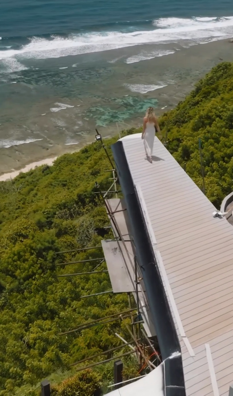 O hóspede pode até  caminhar sobre a asa do avião, usufruindo do ar puro, com a brisa trazida do mar, e da paisagem natural. Uma experiência curiosa, inacessível para a maioria das pessoas.