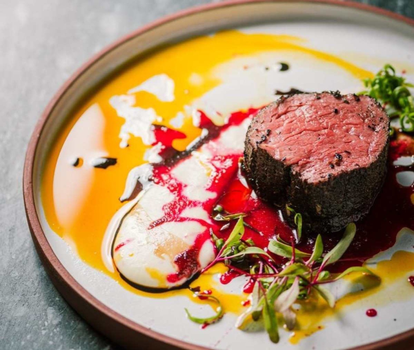 Menu corporativo: chef transforma histórias em pratos personalizados