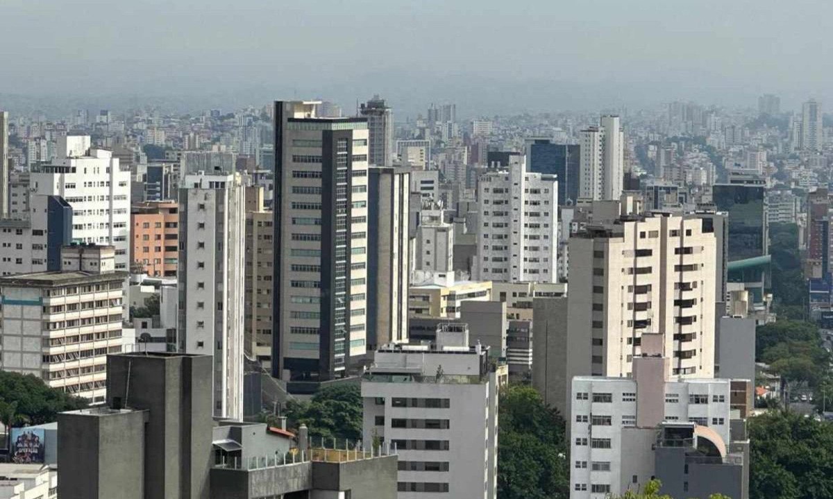 Região centro-Sul de BH manhece nublada e tempo fechado em Venda Nova e Norte, onde choveu de madrugada -  (crédito: Mateus Parreiras/EM/D.A.Press)