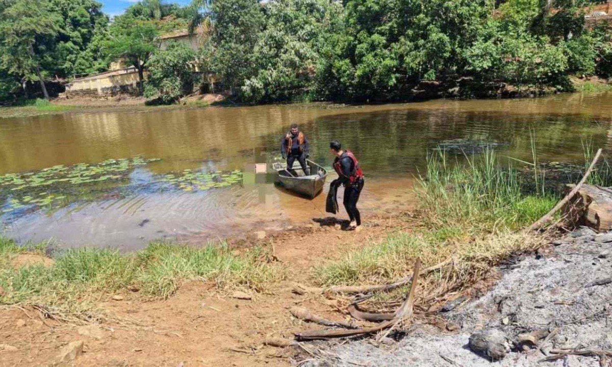 Moradores da região comunicaram à Polícia Militar de Paraguaçu que havia alguém morto no local -  (crédito: CBMMG)