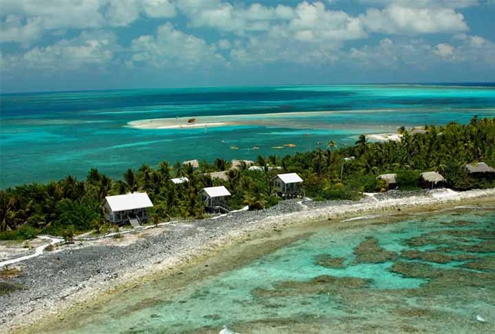 Parte da barreira de corais de Belize, o Atol de Glovers é um Patrimônio Mundial da UNESCO, com oportunidades de mergulho e snorkeling. Além de promover práticas de turismo responsáveis e sustentáveis que garantem a preservação do atol para as futuras gerações.