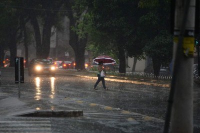 A previsão é de chuva intensa em todo o estado -  (crédito:  Tulio Santos/EM/D.A.Press -  24/10/2024)