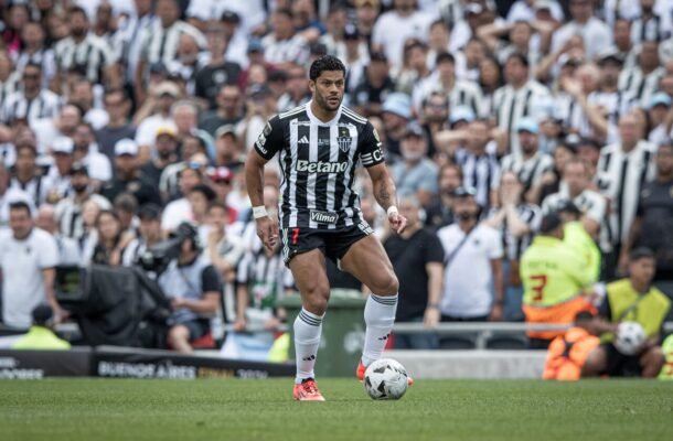 HULK -   A 'estrela solitária' fez de tudo. Só não teve muito espaço para finalizar. Ainda assim teve duas ótimas chances e ainda deu a assistência para o gol de Vargas - NOTA 7,5. Foto: Pedro Souza / Atlético