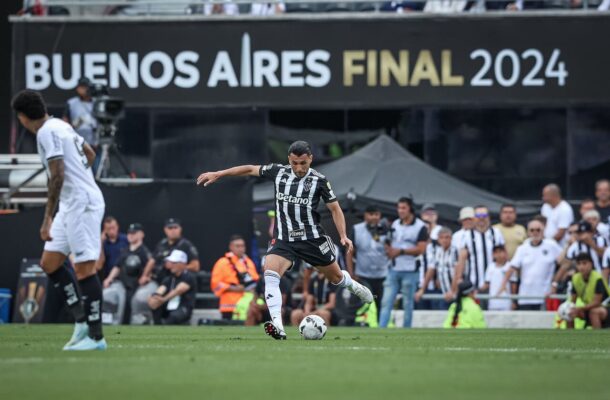 JUNIOR ALONSO - O mais seguro da defesa, mesmo assim um gol saiu do seu lado. NOTA 6,0 -  Foto: Pedro Souza / Atlético