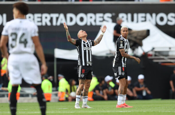 VARGAS - Entrou no intervalo no lugar de Scarpa e mudou a cara do Atlético, que estava pouco objetivo no ataque, logo fazendo um gol e boas tramas principalmente com Deyverson - NOTA 6,5 -  Foto: Pedro Souza / Atlético 