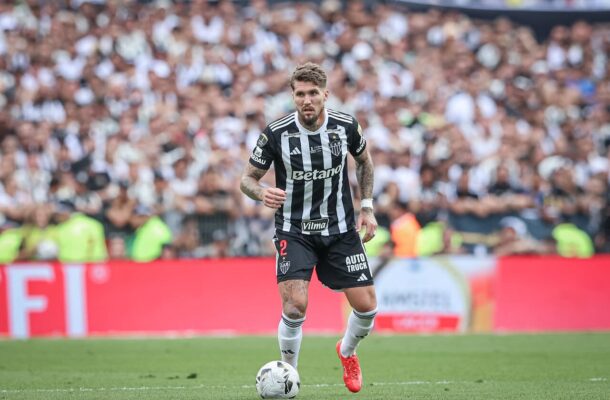 LYANCO  - É o zagueiro mais lento do Galo. Foi facilmente envolvido quando os atacantes do Botafogo caíram pelo seu setor, como Luiz Henrique no lance do primeiro gol. Substituído por Mariano no intervalo - NOTA 4,5 - Foto: Pedro Souza / Atlético