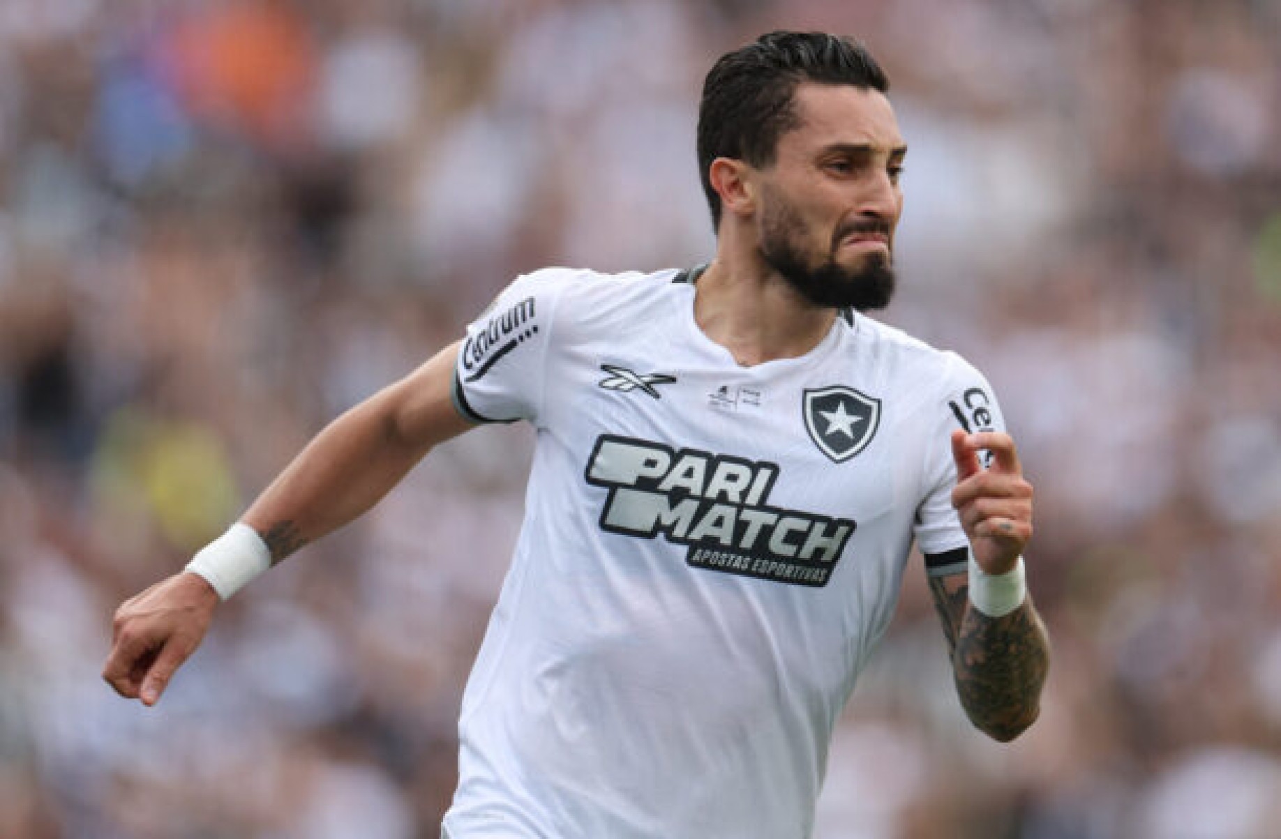 Alex Telles dedica título ao elenco do Botafogo de 2023: ‘Merece’