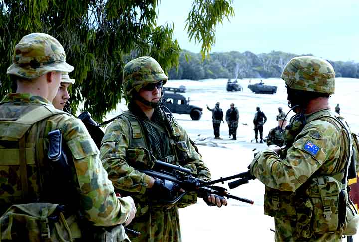 O exército australiano é focado em operações de resposta rápida e cooperação regional. Moderniza constantemente suas capacidades, investindo em tecnologia e formação, com ênfase na segurança marítima e na participação em missões de paz internacionais. Segundo o ranking, consta em 16º, com 0.2515.