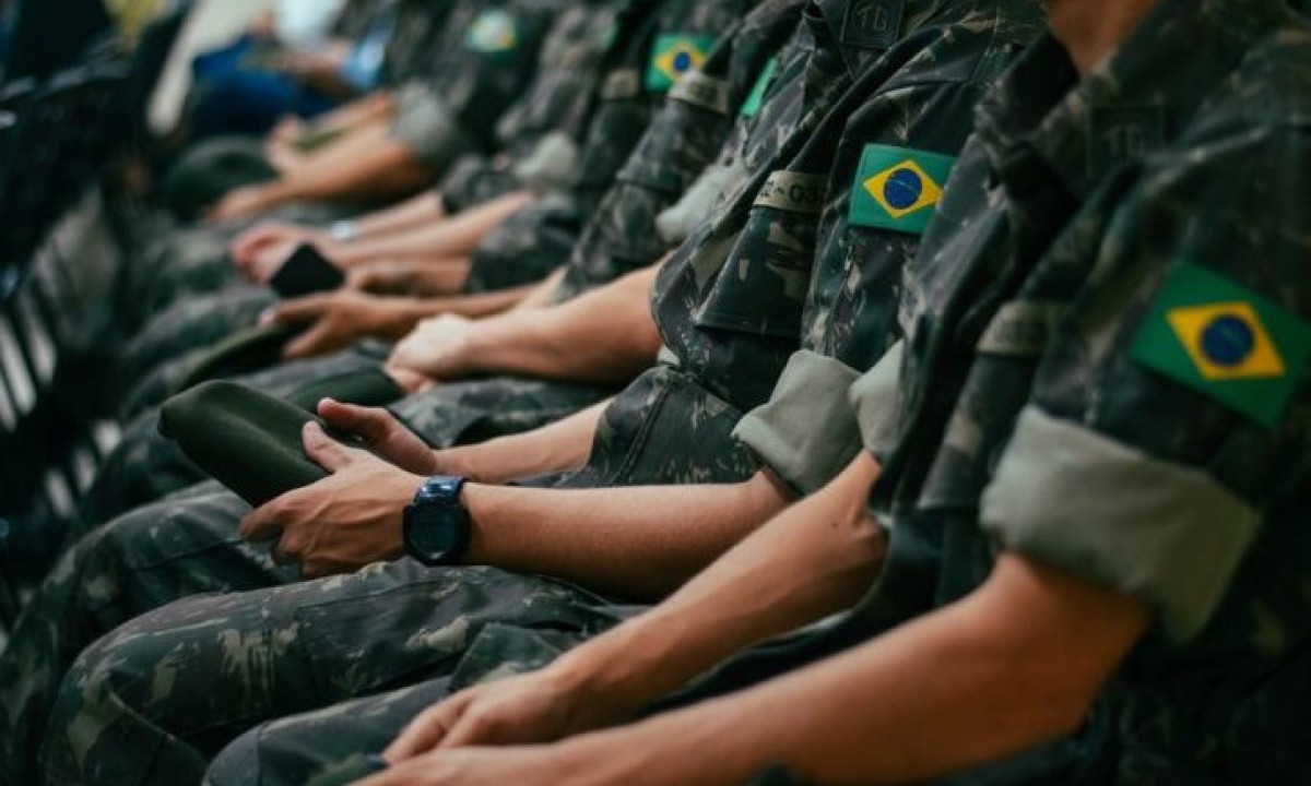 As Forças Armadas brasileiras são compostas pelo Exército, Marinha e Aeronáutica. Focam em missões de paz e segurança interna, com destaque para a Amazônia. O Brasil busca modernização e integração regional em questões de defesa e segurança. A posição é 12º, com 0.1944. -  (crédito: Rafaela Biazi Unsplash)