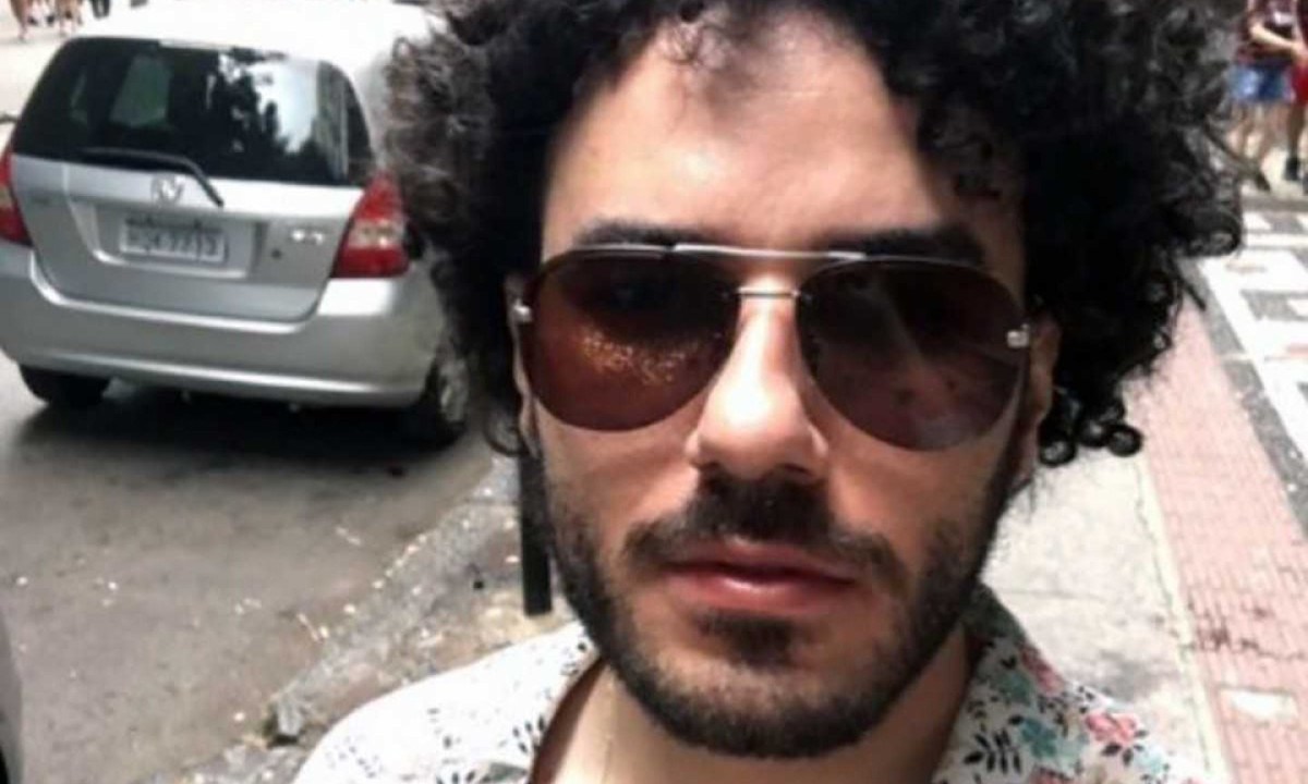 Fotógrafo Flávio de Castro Sousa está desaparecido. Amigo francês que aparece com ele em fotos tem sido hostilizado, mas família diz que ele os ajuda -  (crédito: Reprodução/Redes Sociais)