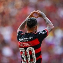 Atuações do Flamengo contra Internacional: Primeiro tempo 10! Etapa final…. - Marcelo Cortes / CRF