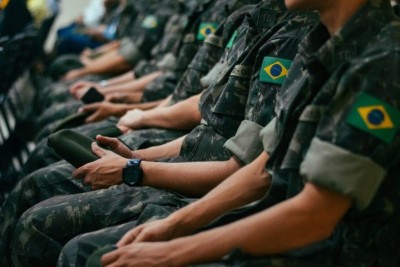 As Forças Armadas brasileiras são compostas pelo Exército, Marinha e Aeronáutica. Focam em missões de paz e segurança interna, com destaque para a Amazônia. O Brasil busca modernização e integração regional em questões de defesa e segurança. A posição é 12º, com 0.1944. -  (crédito: Rafaela Biazi Unsplash)