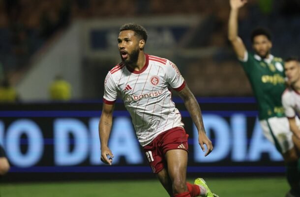 WESLEY - Buscou o ataque, mas não teve chance contra Wesley e Leo Ortiz. no primeiro tempo.  Subiu de produção na etapa final, fazendo um gol, quase marcando outro e fazendo boas jogadas. NOTA 6,5  - Foto: Ricardo Duarte / Internacional